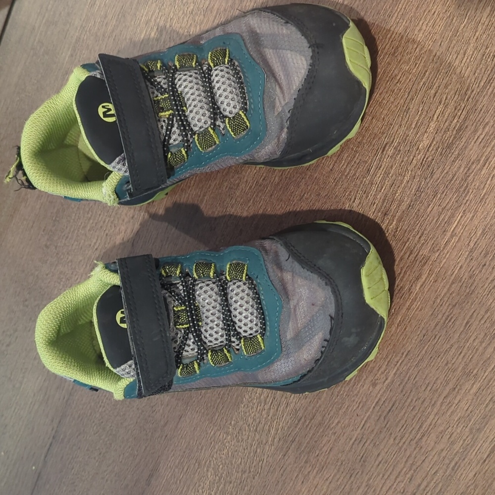Kids Merrell hiking shoe size 13